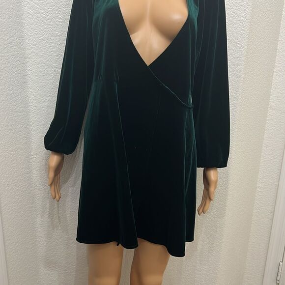 Zara Women Dress Sz XS Green Velvet V Neck Slimming Side Wrap Mini Long Sleeve - Picture 8 of 10
